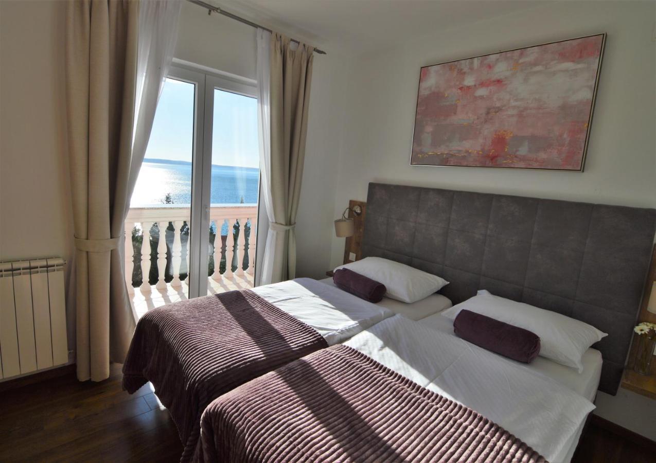 Apartments By The Sea Starigrad, Paklenica - 16421 Exterior foto
