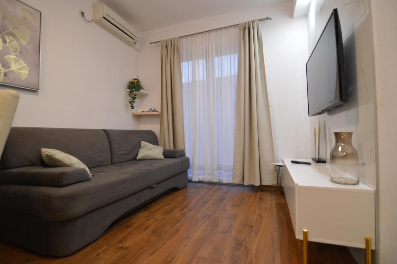 Apartments By The Sea Starigrad, Paklenica - 16421 Exterior foto